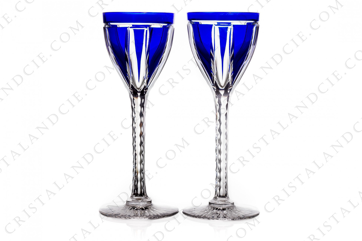 Paire de verres à Porto en cristal double-couches bleu de Saint-Louis à décor Art Déco taillé photo-1