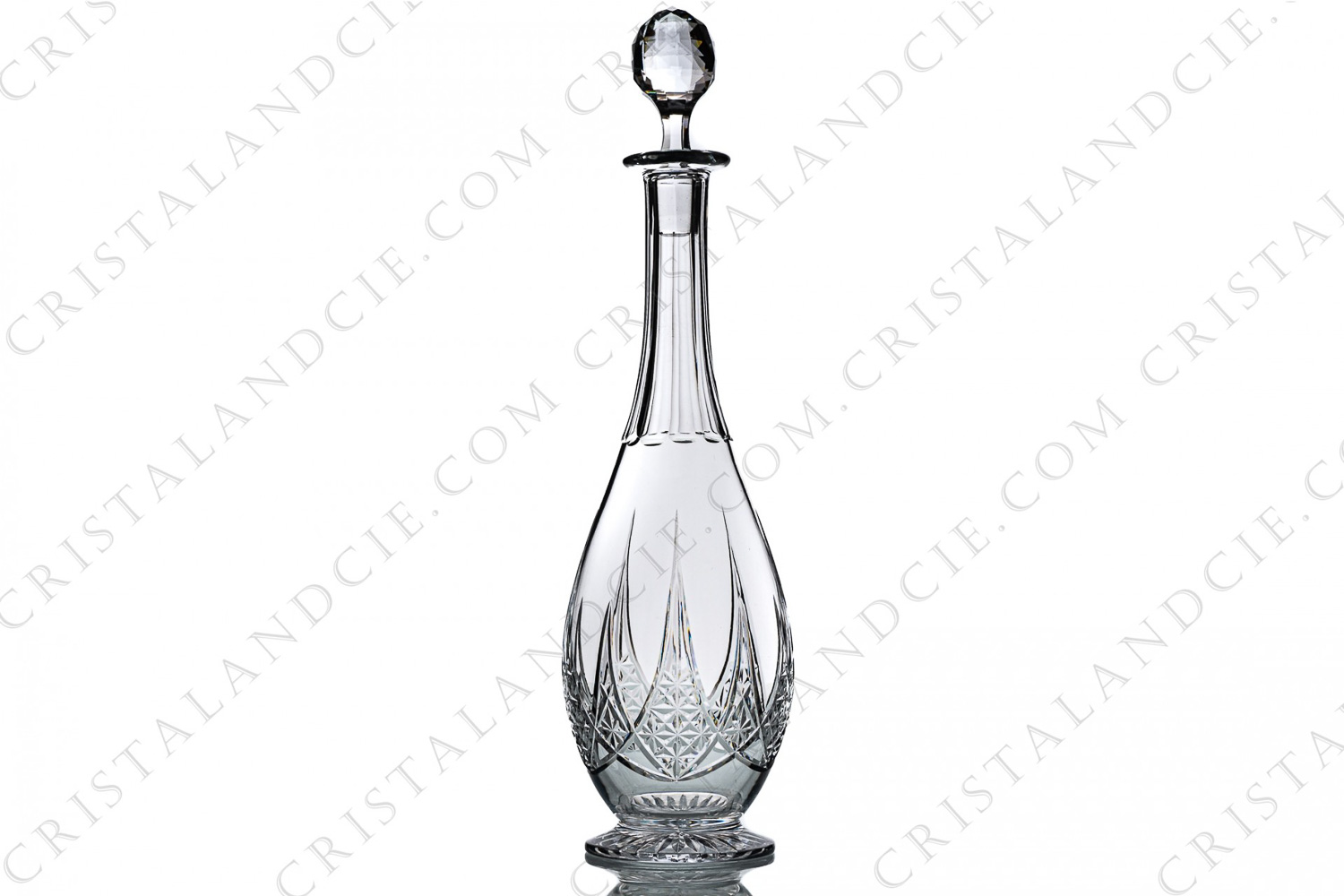 Decanter in crystal by Baccarat pattern Epron with an elaborately cut pattern photo-1