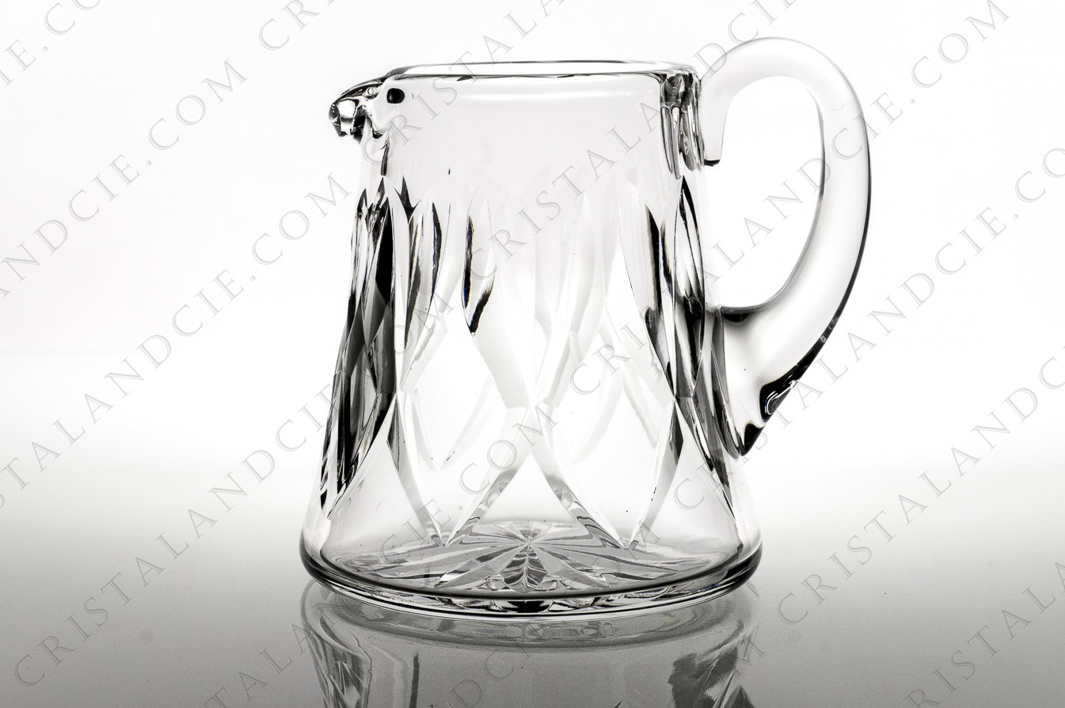 Broc à eau en cristal de Saint-Louis modèle Camargue à décor taillé sur la panse photo-1