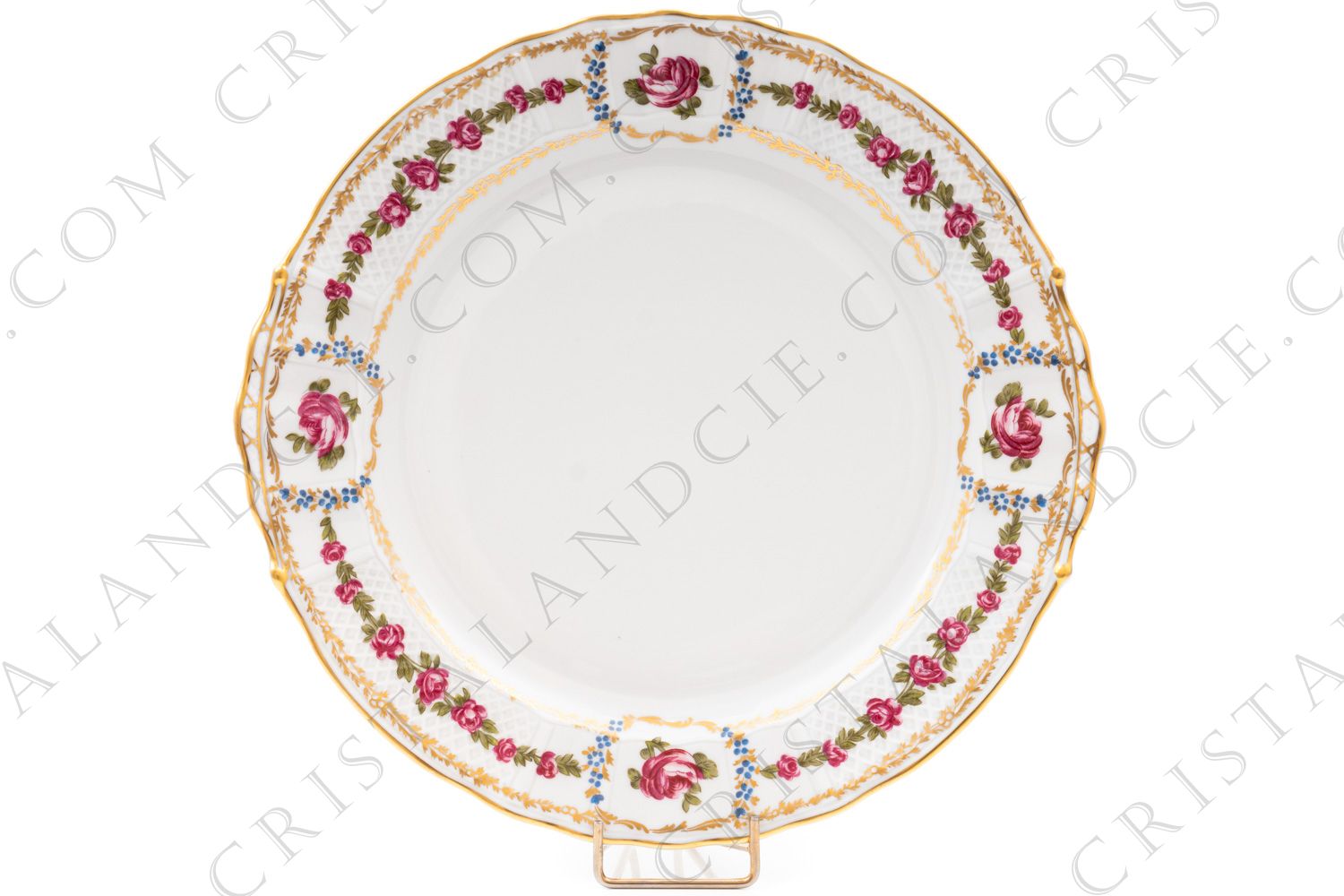 Cake dish in Limoges china by Bernardaud pattern Roses de Limoges decorated with friezes of pink roses, with roses in medallion and gold friezes photo-1