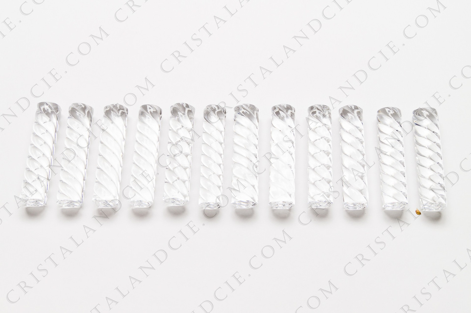 Set of twelve knife rest in crystal by Baccarat with a twisted decor photo-1