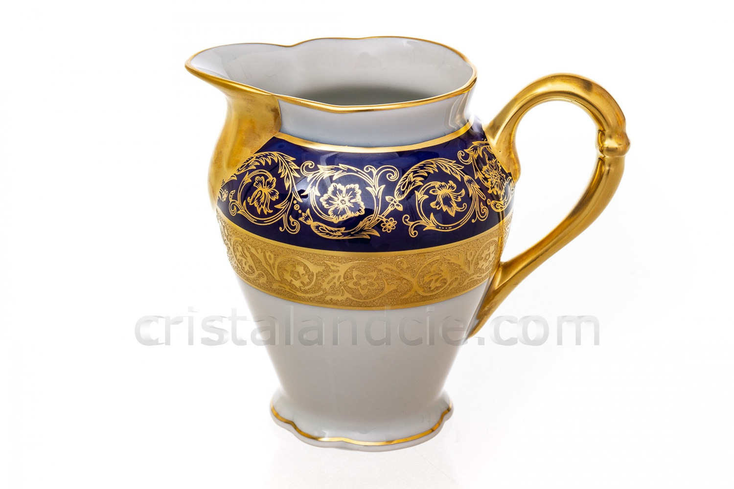 Pot à lait en porcelaine de Limoges de la maison Bernardaud modèle Monte Carlo bleu de four richement décoré d arabesques fleuries sur fond bleu de four et incrustations or photo-1