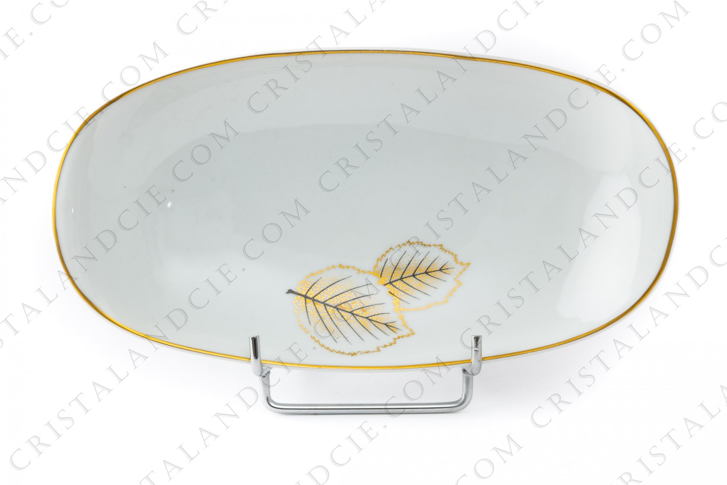 Ravier en porcelaine de Limoges de la maison Bernardaud modèle Catherine créé par Nicole Desjardin, orné de feuilles or et noir photo-1