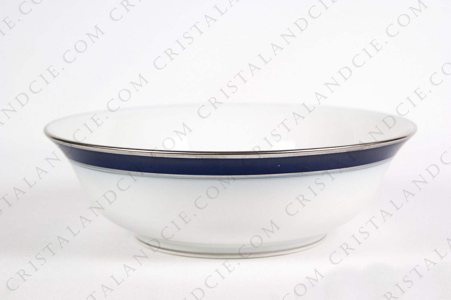 Saladier en porcelaine de Limoges de la maison Bernardaud modèle Pavie platine orné de filets en bleu de four et platine photo-1