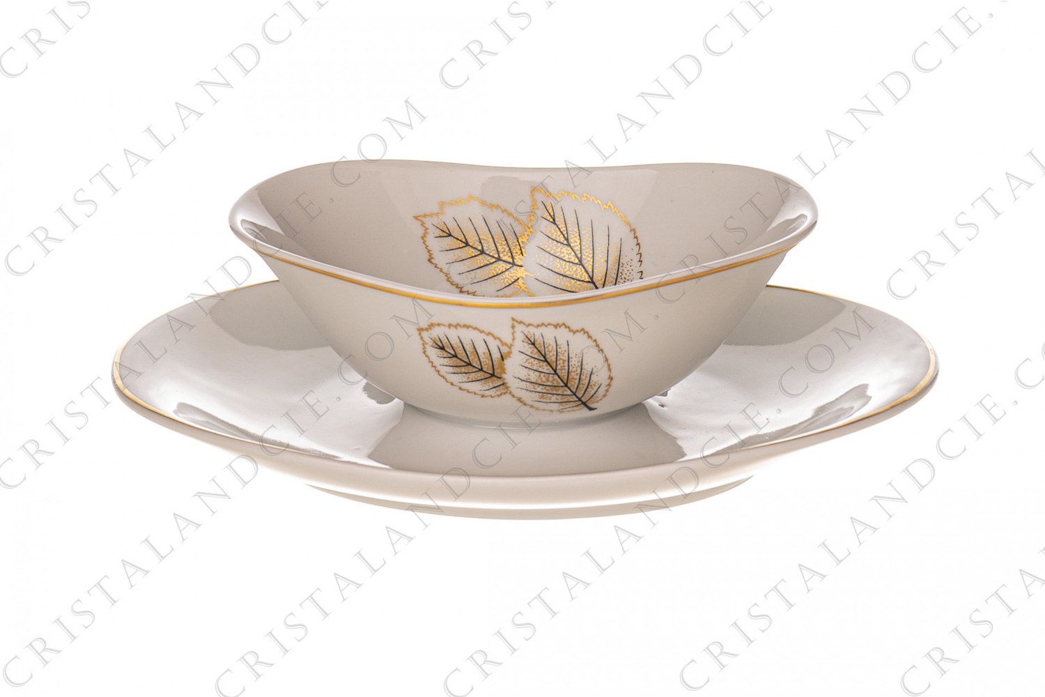 Saucière en porcelaine de Limoges de la maison Bernardaud modèle Catherine créé par Nicole Desjardin, ornée de feuilles or et noir photo-1