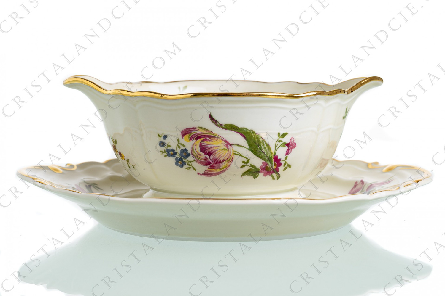 Saucière en porcelaine de Limoges de la maison Bernardaud forme Régence décorées de fleurs polychromes photo-1