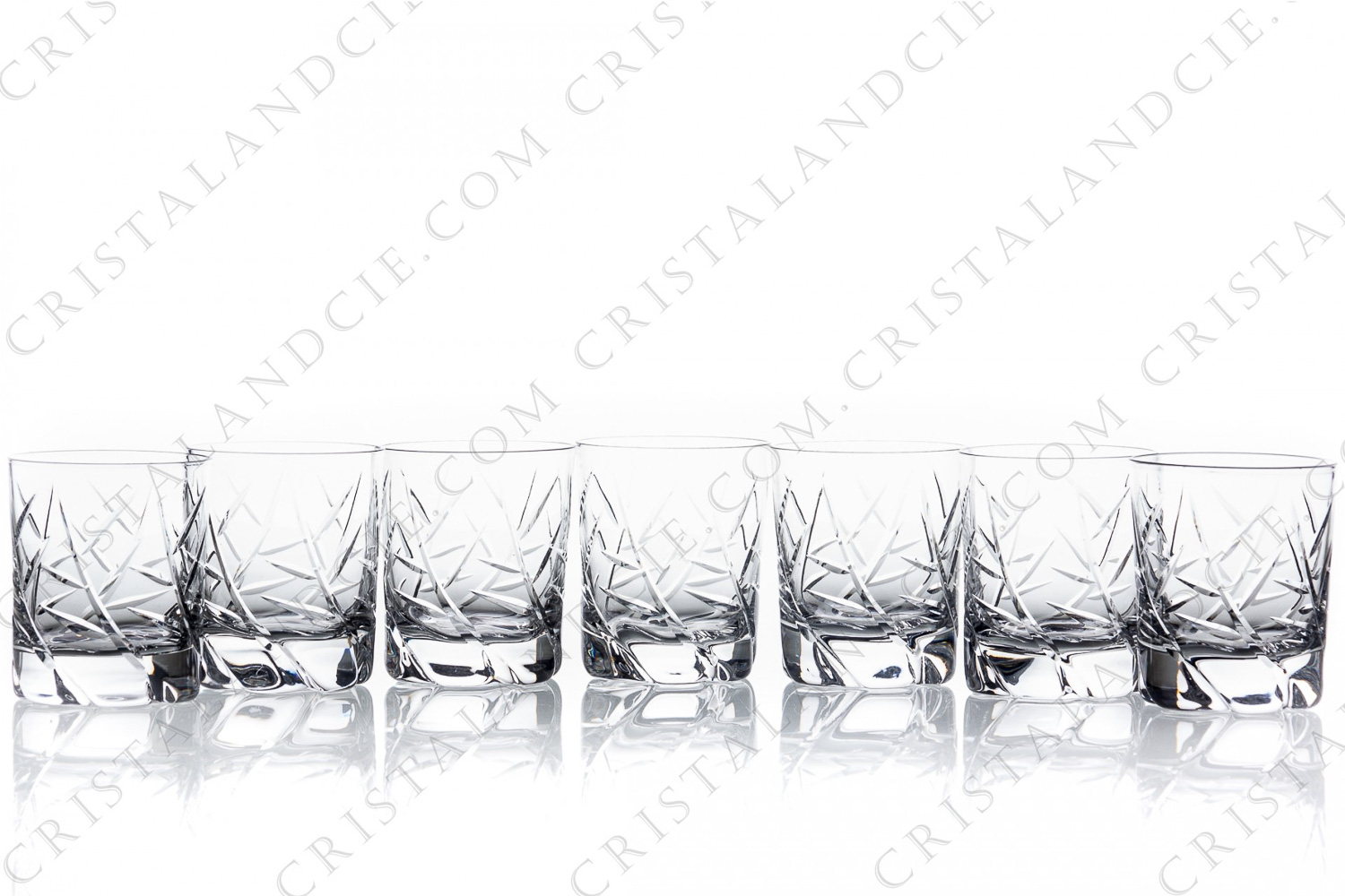 Série de sept verres à Porto n°5 en cristal de Daum modèle Bligny à décor taillé photo-1
