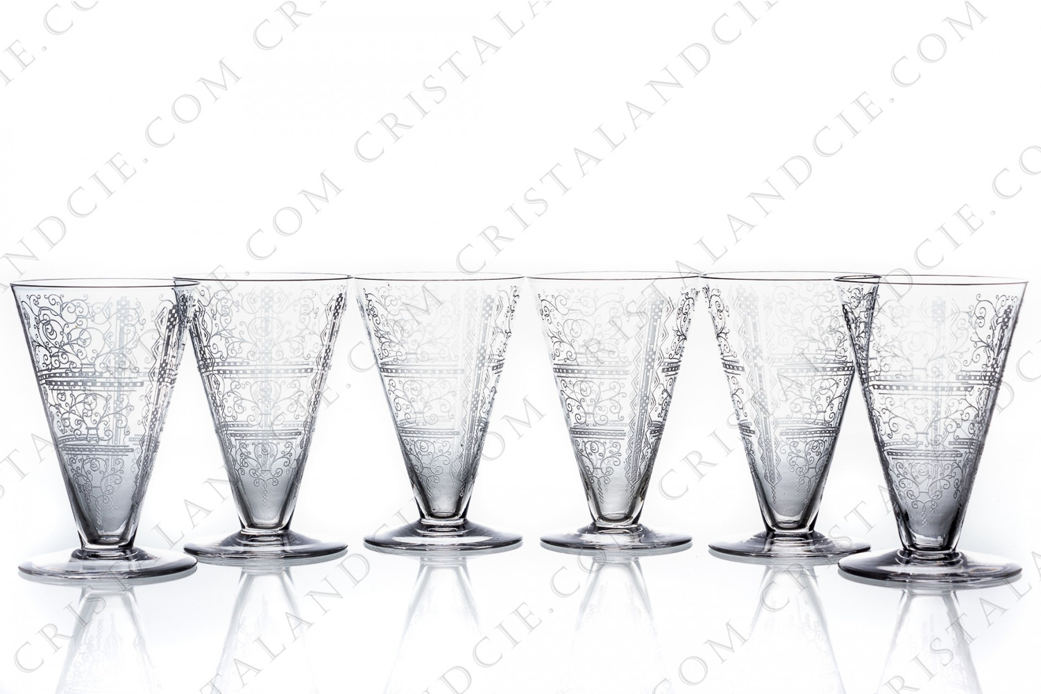 Série de six verres à vin n°4 en cristal de Baccarat modèle Lido à décor Art Déco gravé photo-1