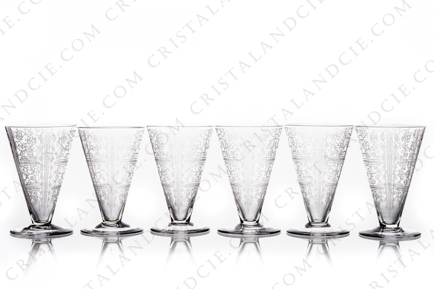 Série de six verres à vin n°4 en cristal de Baccarat modèle Lido à décor Art Déco gravé photo-1