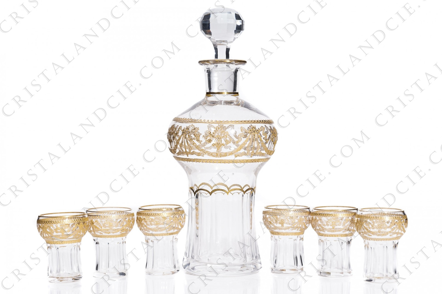 Service à liqueur en cristal de Saint-Louis modèle Rochambeau décor or 2638, orné de frises de guirlandes, de noeuds et de bouquet de fleurs en incrustations or photo-1