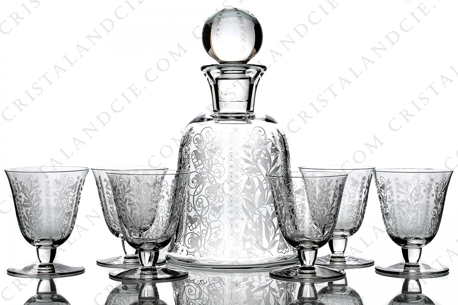 Service à vin en cristal de Baccarat modèle Argentina présentant un important décor gravé photo-1
