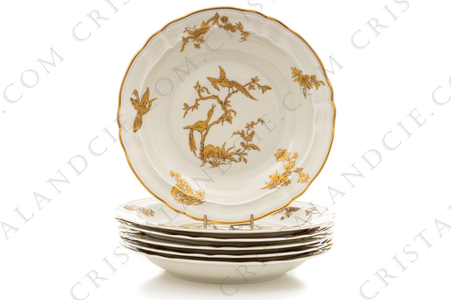 Six assiettes creuses en porcelaine de Limoges de la maison Bernardaud modèle Reine Elisabeth orné d oiseaux de paradis et de branchages or photo-1