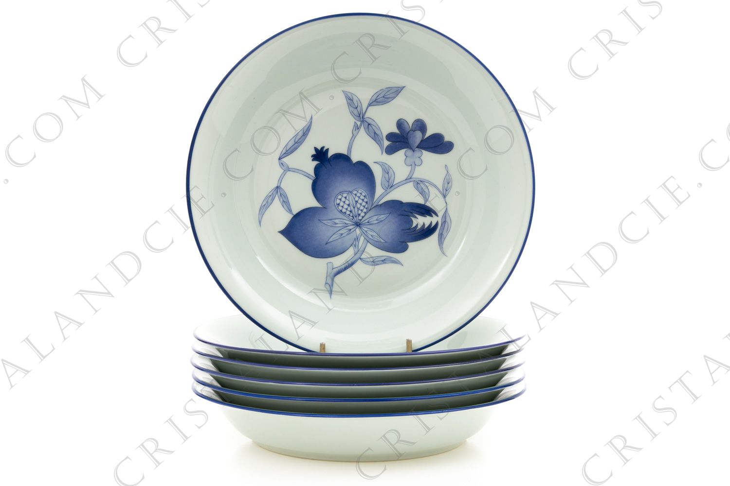 Série de six assiettes creuses en porcelaine de Limoges de la maison Haviland et Parlon modèle Shangaï bleu orient orné de fleurs en camaïeu de bleus photo-1