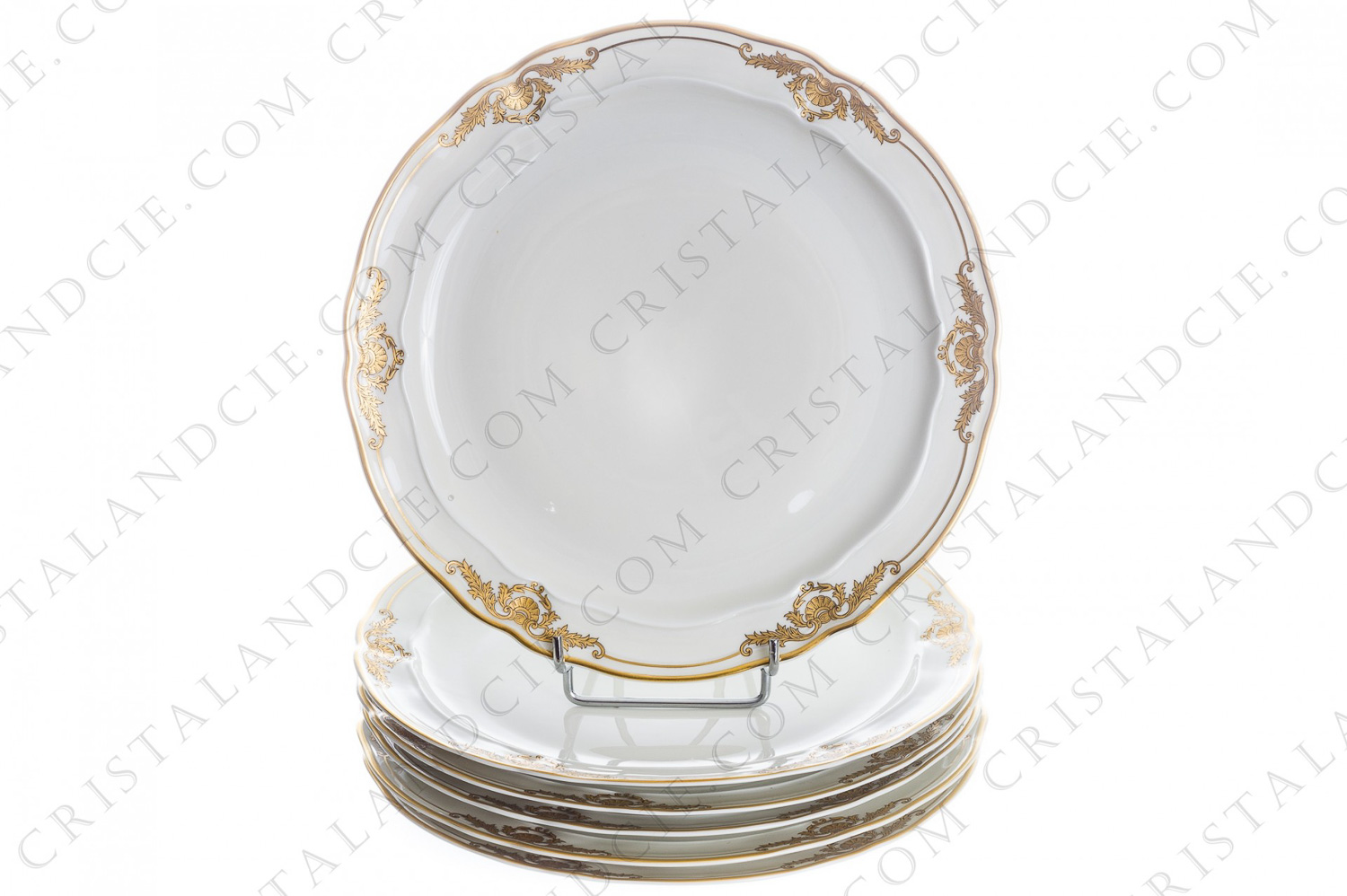 Série de six assiettes plates en porcelaine de Limoges de la maison Bernardaud modèle Coquille à décor de coquilles et arabesques végétales or photo-1