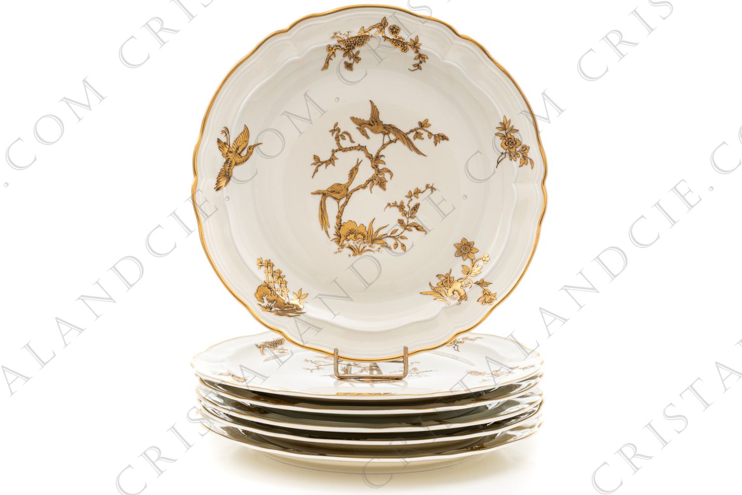 Six assiettes plates en porcelaine de Limoges de la maison Bernardaud modèle Reine Elisabeth orné d oiseaux de paradis et de branchages or photo-1