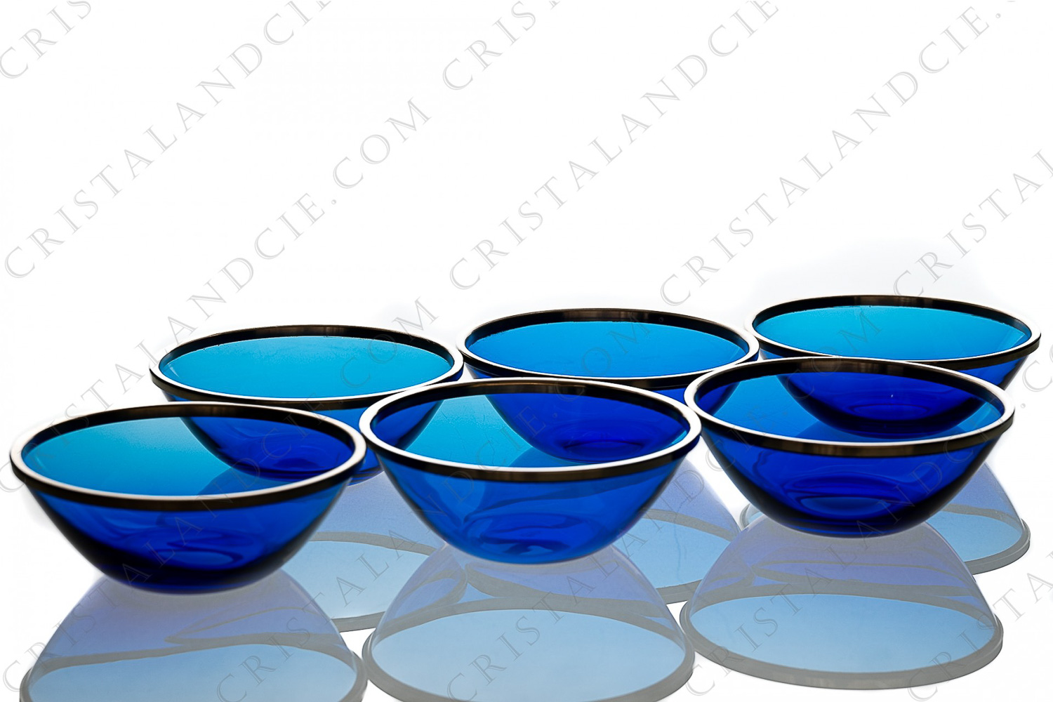 Série de six bols à main en cristal bleu de Lalique modèle Cap Ferrat, cerclé de métal argenté photo-1