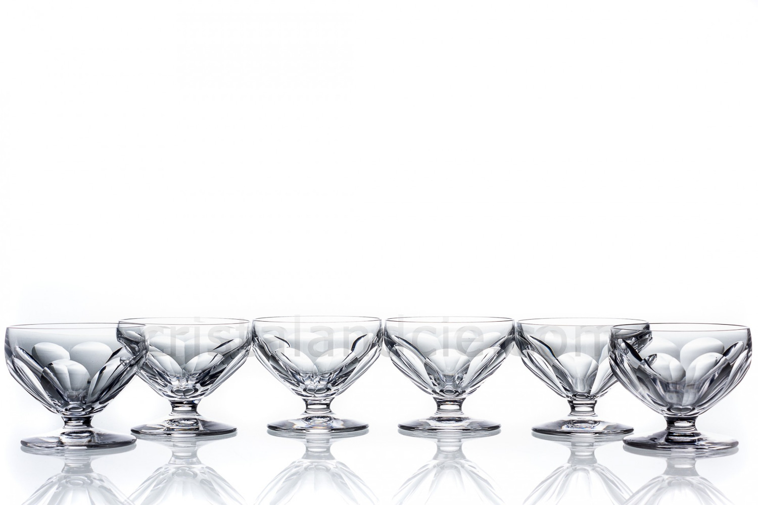 Série de six coupes à Champagne en cristal de Saint-Louis modèle Béarn orné de côtes plates photo-1