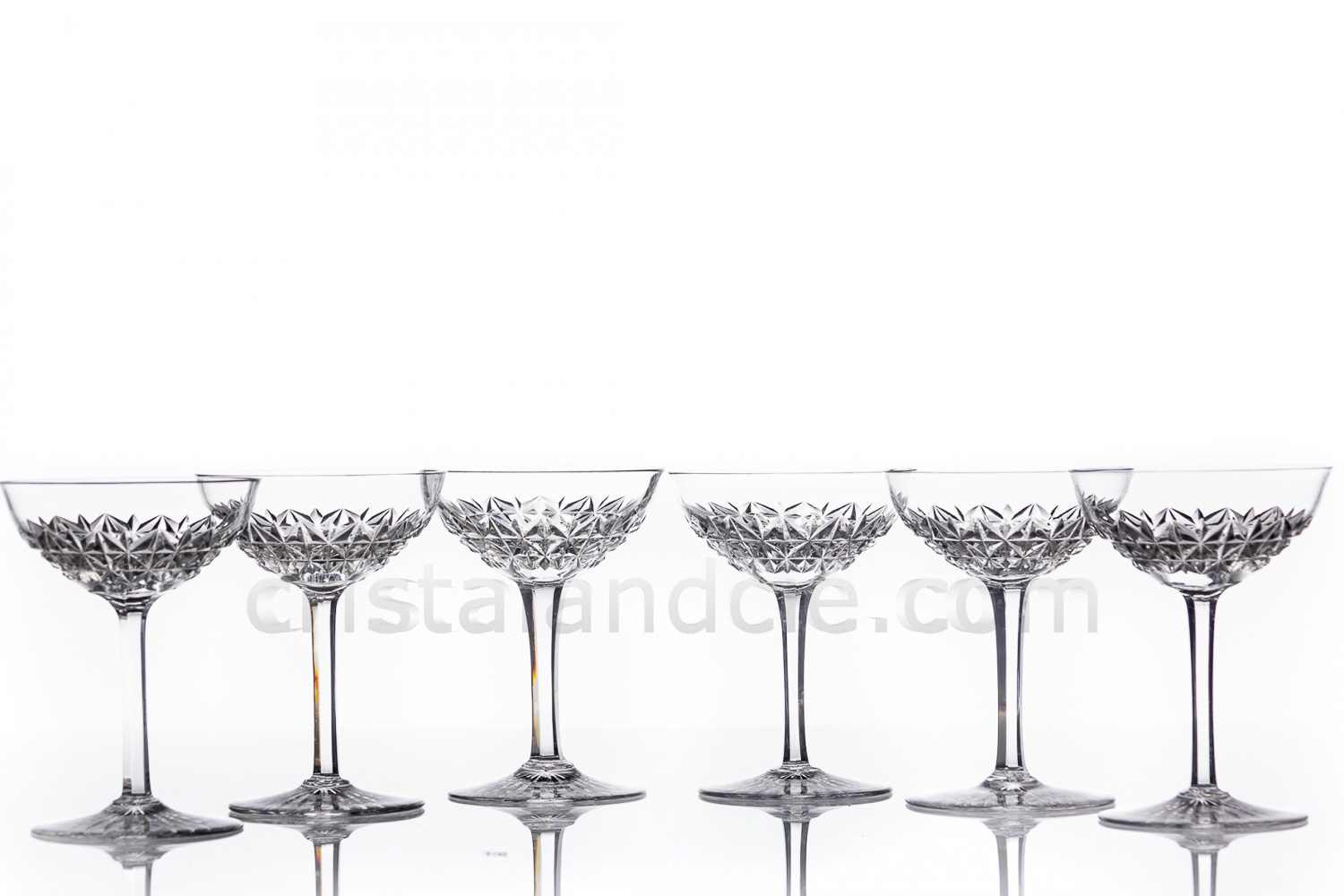 Série de six coupes à Champagne en cristal de Baccarat modèle Bellinzona présentant un important décor taillé sur la paraison et le pied photo-1