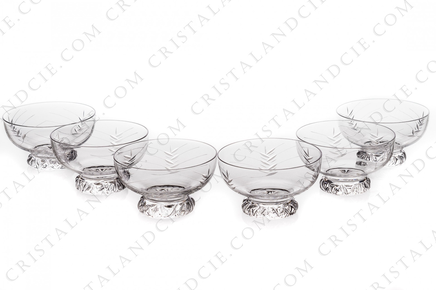 Série de six coupes à Champagne en cristal de Daum modèle Kim présentant un décor d épis de blé gravé photo-1