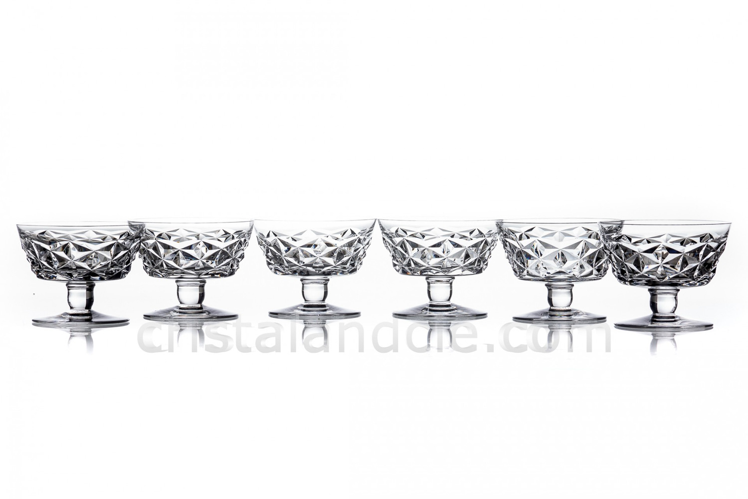 Série de six coupes à Champagne en cristal de Baccarat modèle Muret présentant un important décor taillé photo-1
