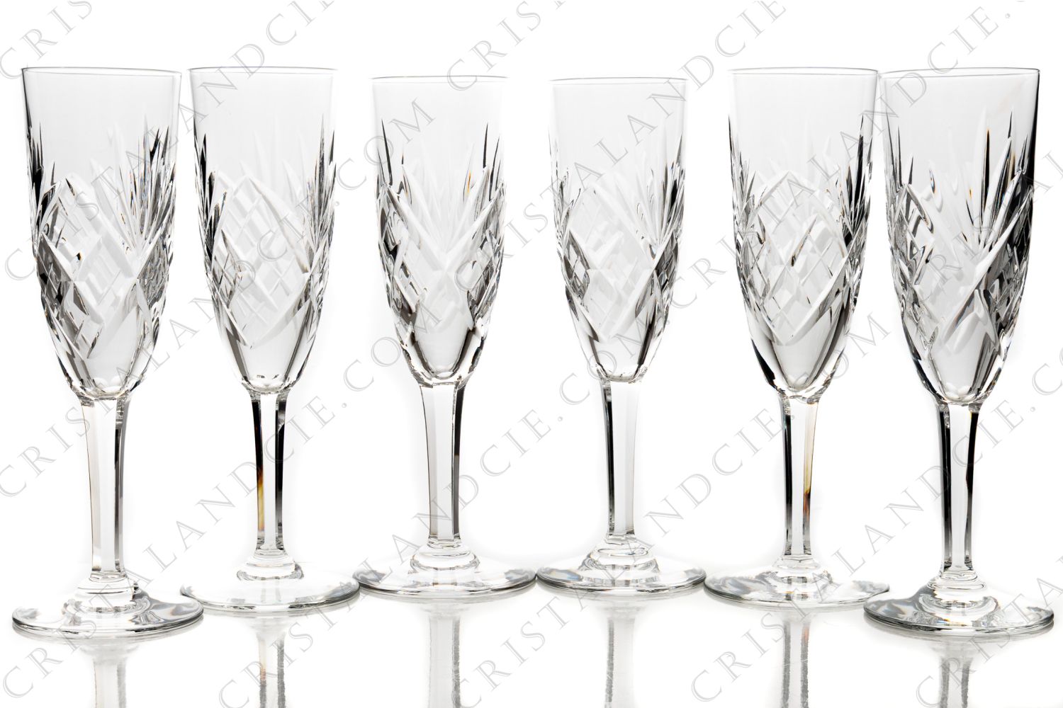 Set of six Champagne flutes in crystal by Saint-Louis pattern Chantilly with an important cut pattern photo-1