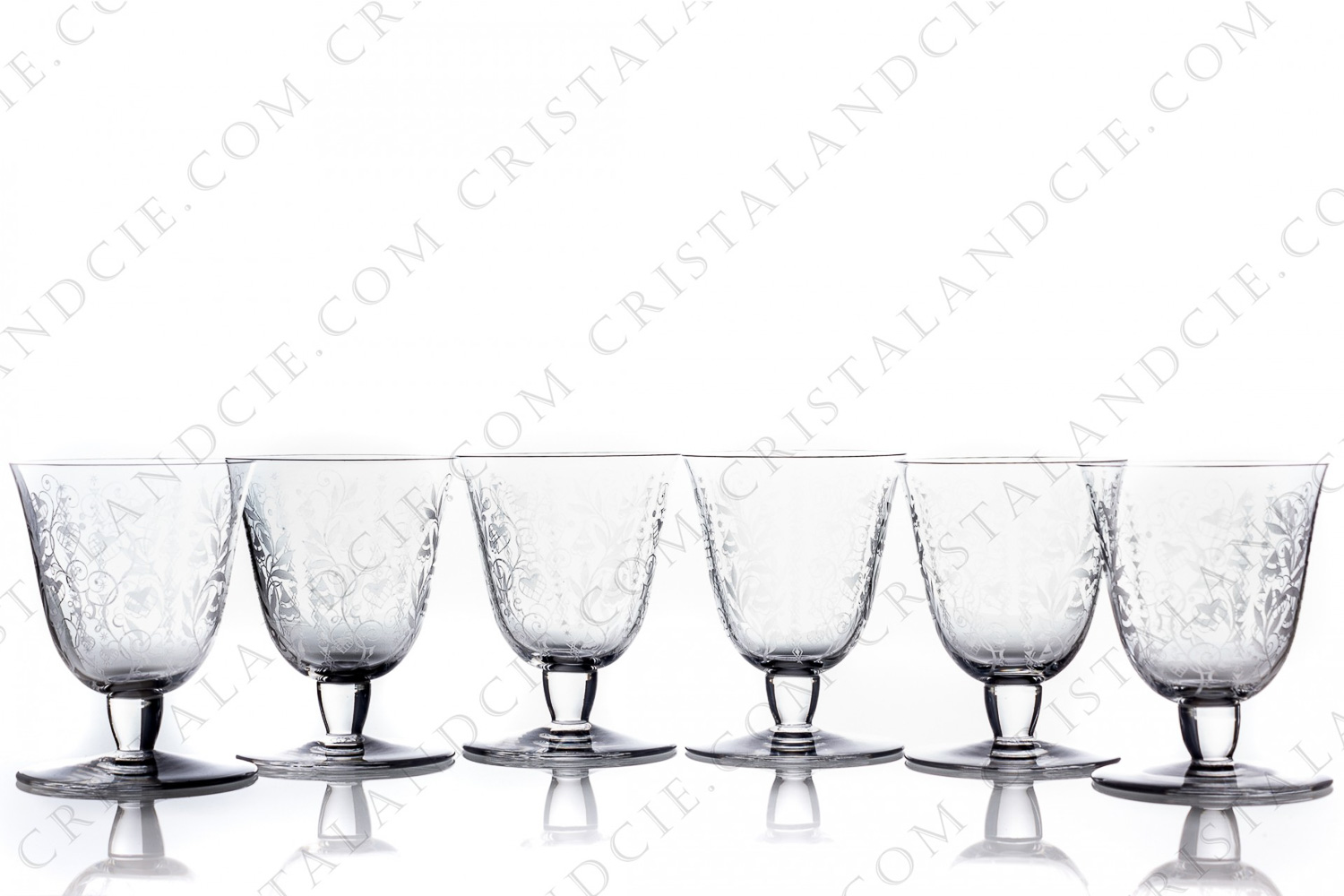 Série de six verres à eau n°2 en cristal de Baccarat modèle Argentina présentant un important décor gravé photo-1