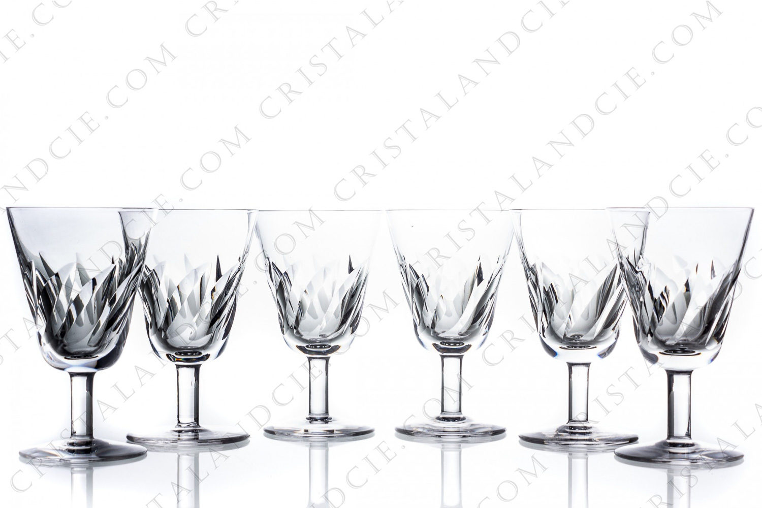 Série de six verres à eau n°2 en cristal de Saint-Louis modèle Bidassoa présentant une frise de stries taillée sur la paraison photo-1