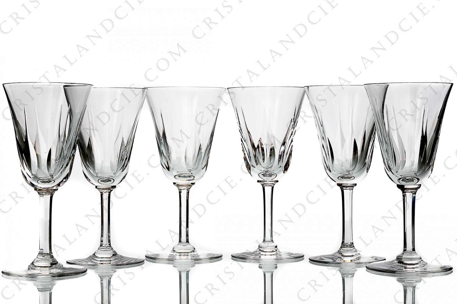 Série de six verres à eau n°2 en cristal de Saint-Louis modèle Cerdagne à décor taillé photo-1