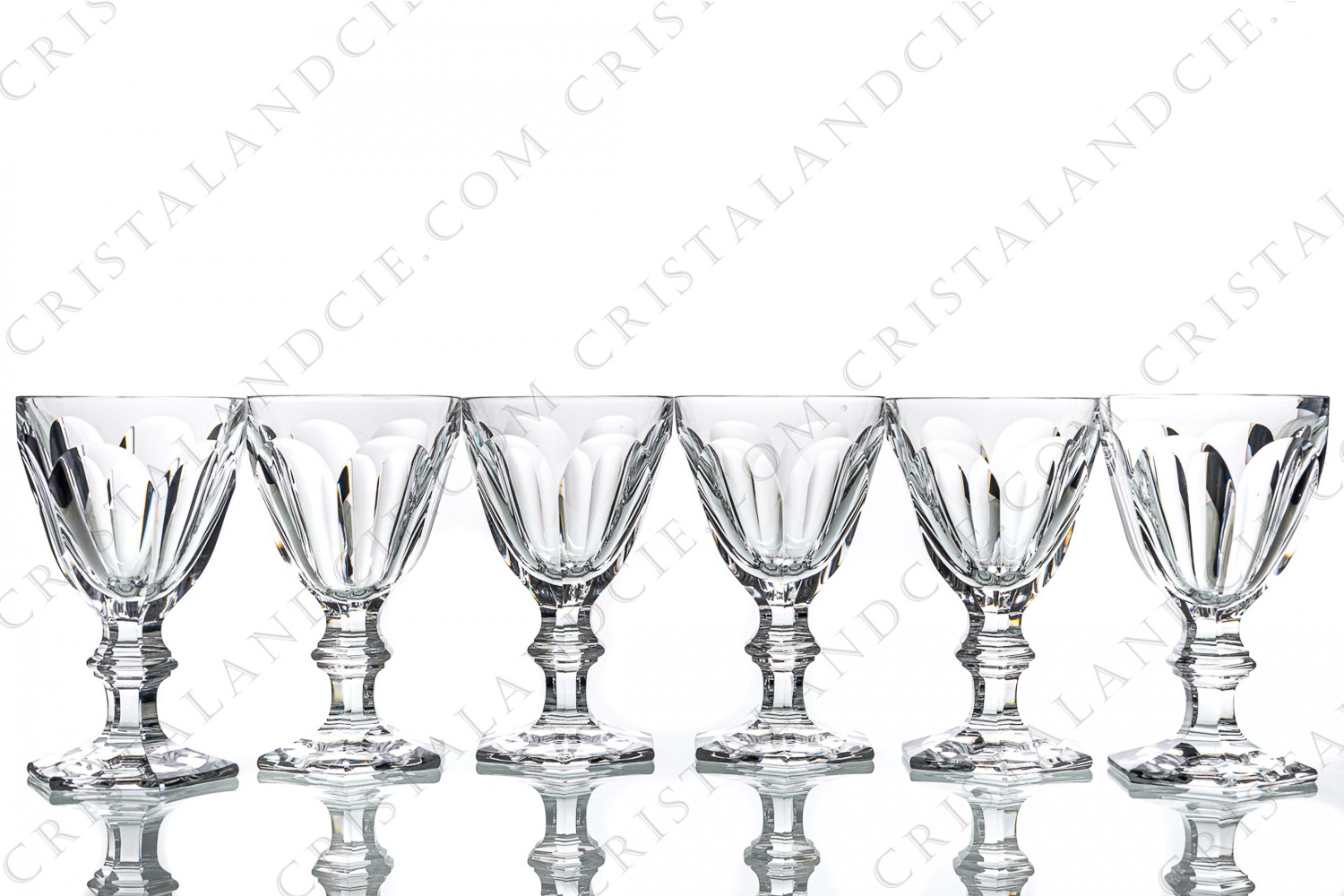 Set of six water glasses n°2 in crystal by Baccarat pattern Harcourt with an important cut pattern photo-1