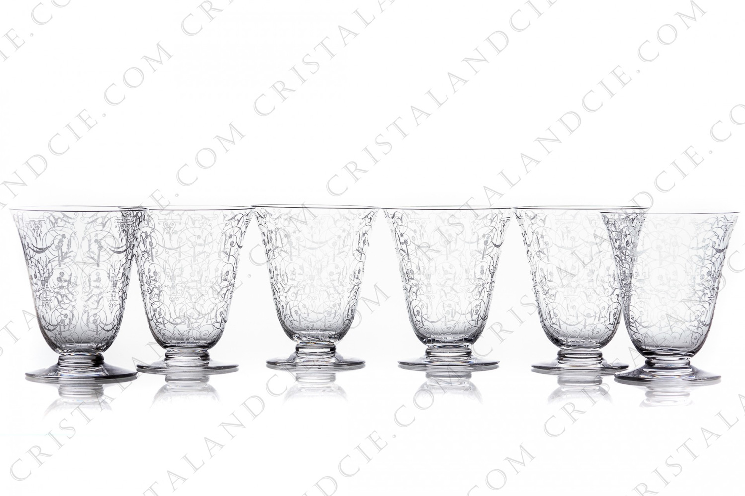 Série de six verres à eau n°2 en cristal de Baccarat modèle Michelangelo présentant un important décor gravé photo-1