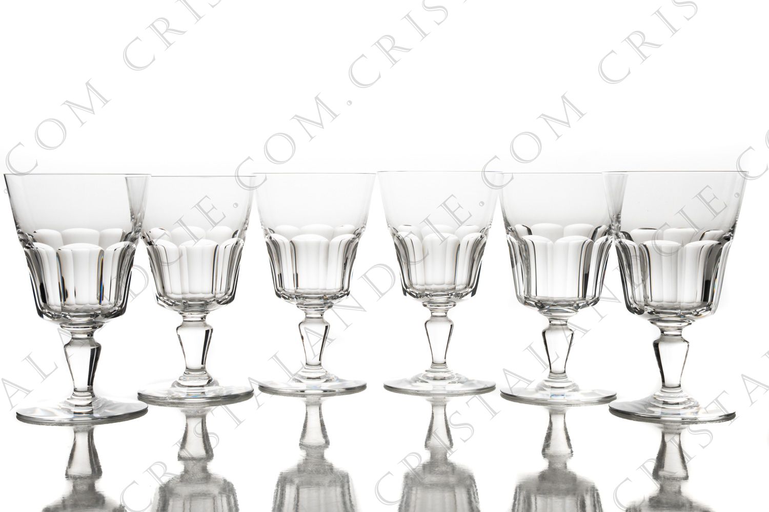 Série de six verres à eau n°2 en cristal de Baccarat modèle Missouri à décor taillé de côtes plates photo-1