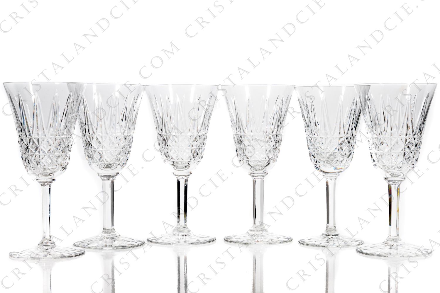 Série de six verres à eau américain n°1 en cristal de Saint-Louis modèle Tarn présentant un important décor de losanges taillés photo-1