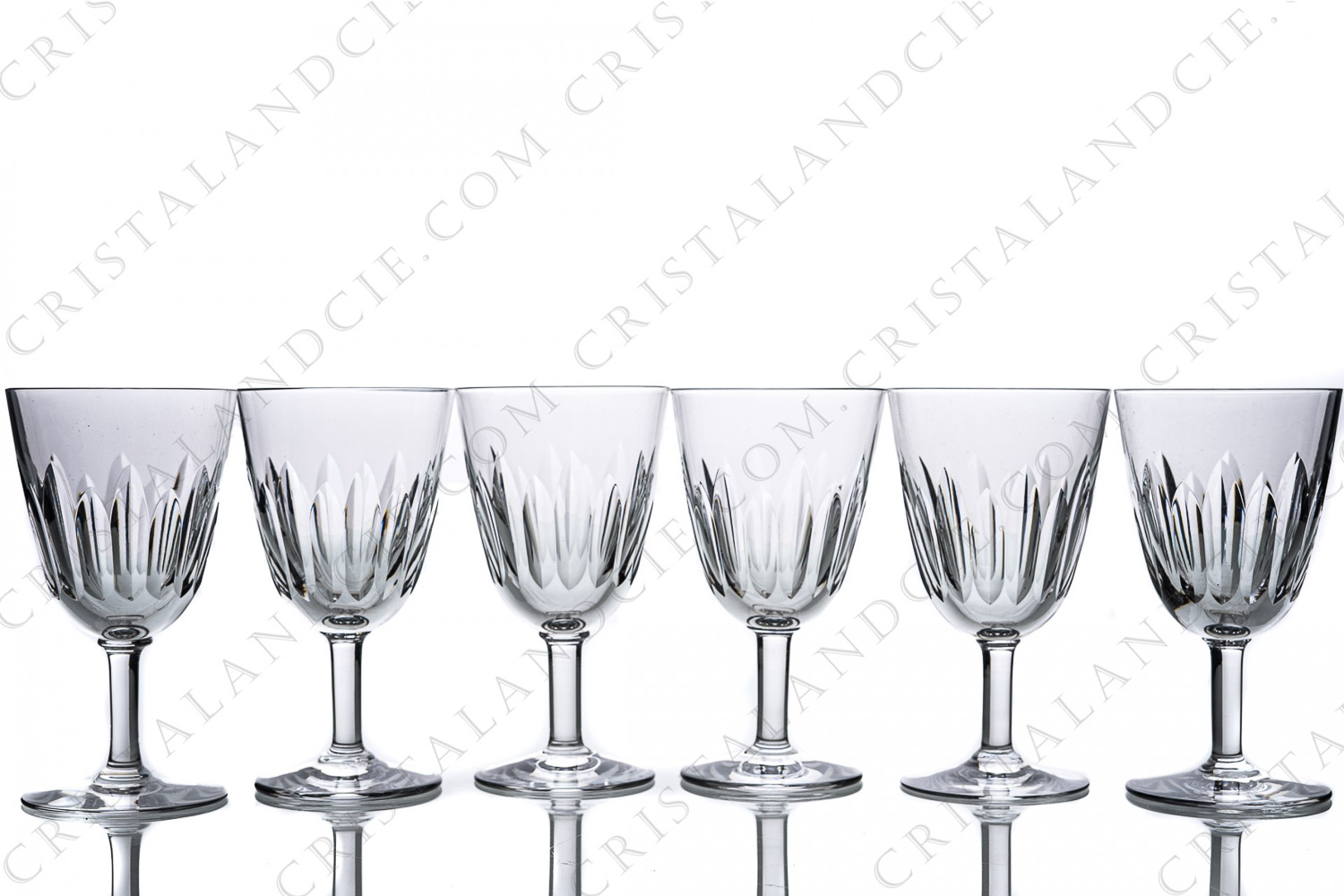 Set of six wine glasses n°4 in crystal by Baccarat pattern Cassino decorated with cut bevels photo-1