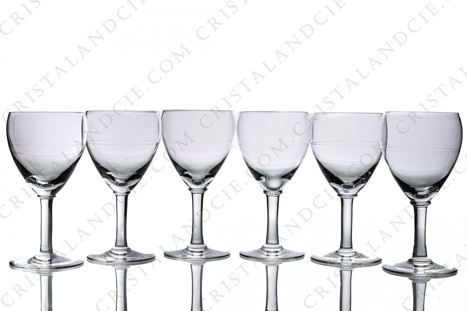 Série de six verres à vin n°3 en cristal de Baccarat modèle Chambolle orné d un mince filet gravé autour de la paraison photo-1