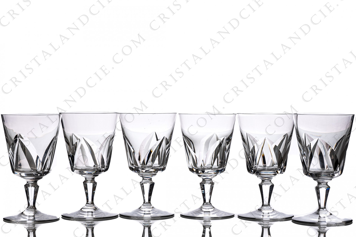 Set of six wine glasses n°3 in crystal by Baccarat pattern Chartres with a cut pattern on the gob photo-1