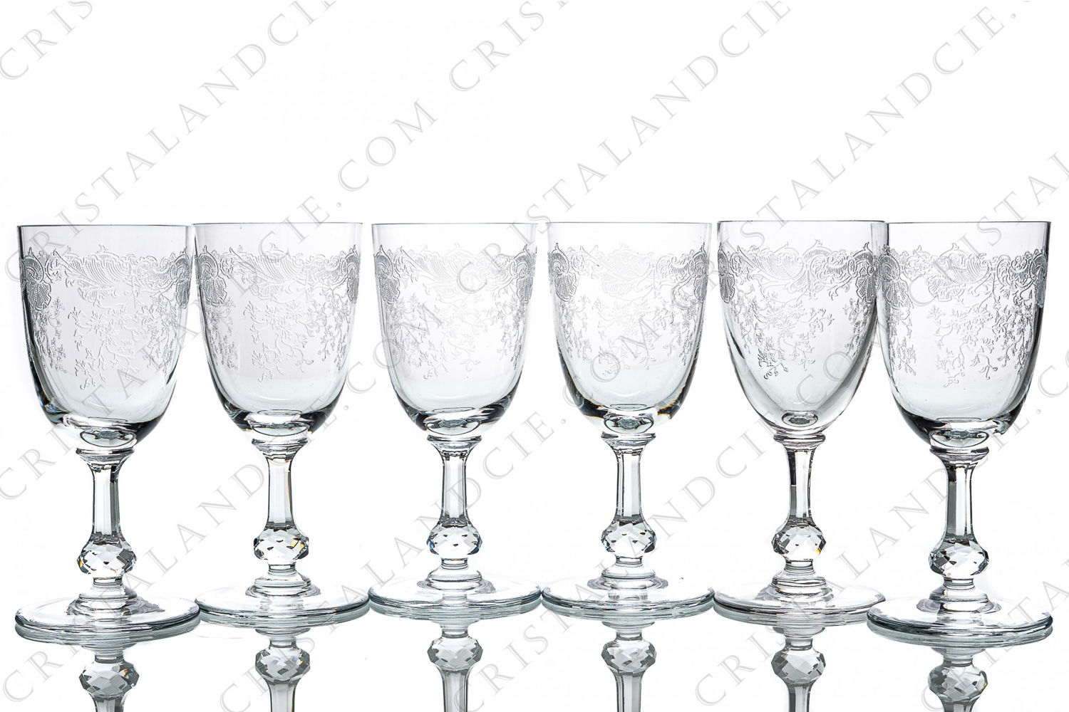 Set of six wine glasses n°3 in crystal by Saint-Louis pattern Cléo with an engraved pattern of arabesques and foliage, collar with facet on the stem photo-1