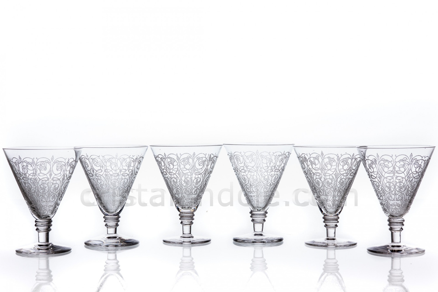 Set of six wine glasses n°4 in crystal by Saint-Louis pattern Lisieux with an engraved pattern of vegetal arabesques photo-1