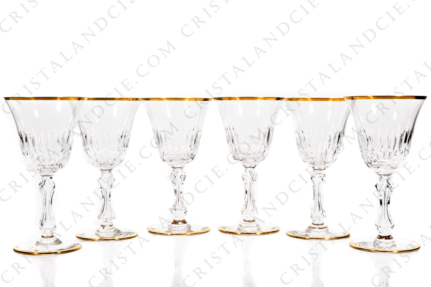 Série de six verres à vin rouge n°3 en cristal de Saint-Louis modèle Lozère B or présentant décor de biseaux taillés, un pied creux taillé et des filets or photo-1