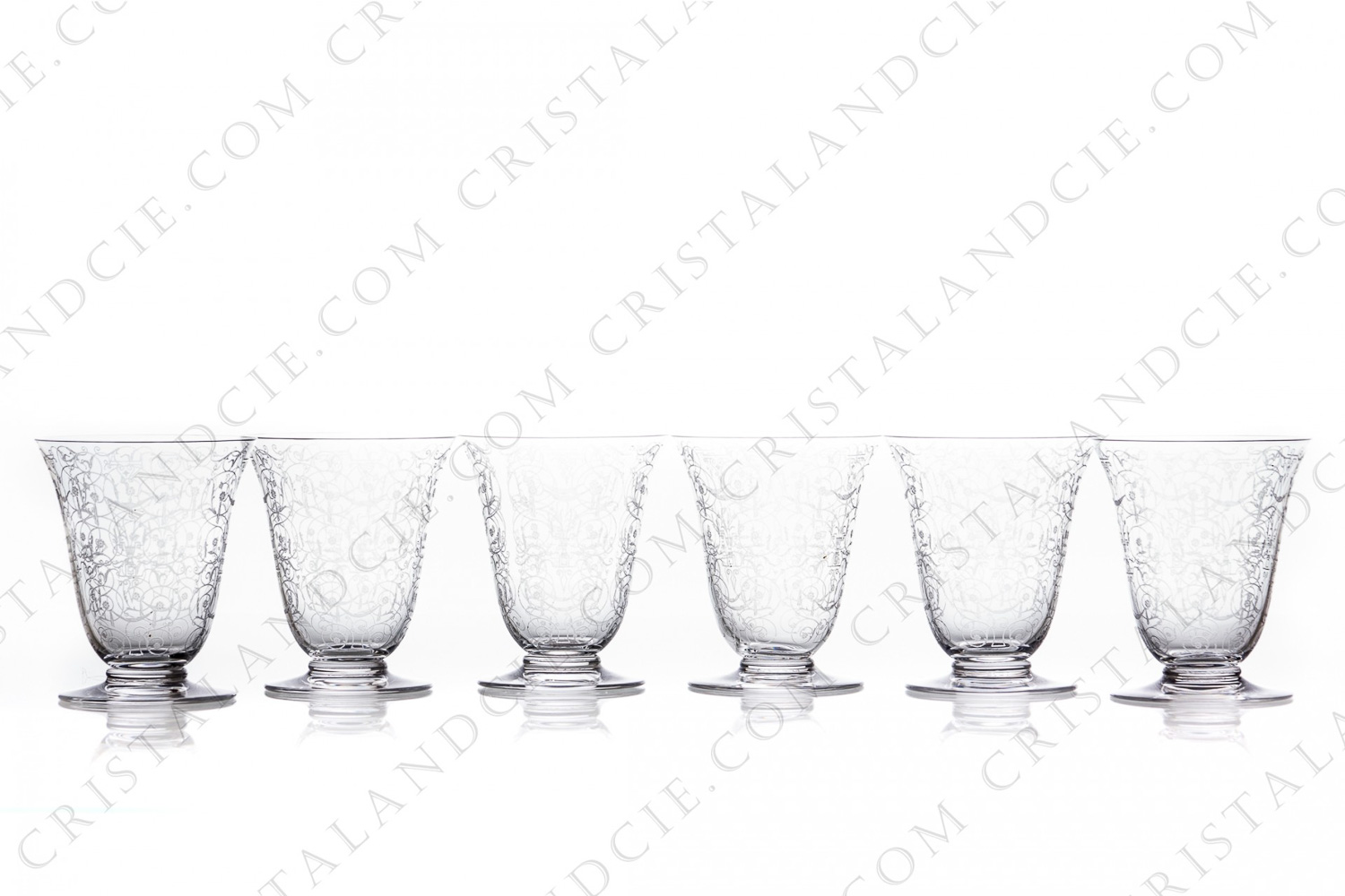 Série de six verres à vin n°3 en cristal de Baccarat modèle Michelangelo présentant un important décor gravé photo-1