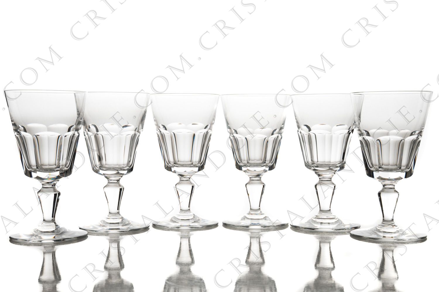 Série de six verres à vin blanc n°4 en cristal de Baccarat modèle Missouri à décor taillé de côtes plates photo-1
