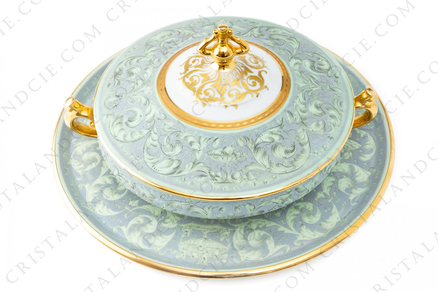 Soup tureen in china hand decorated by the workshop Le Tallec for La Marquise de Sévigné, with an elaborately pattern of green and gold leaves of acanthus, of bowls and birds photo-1