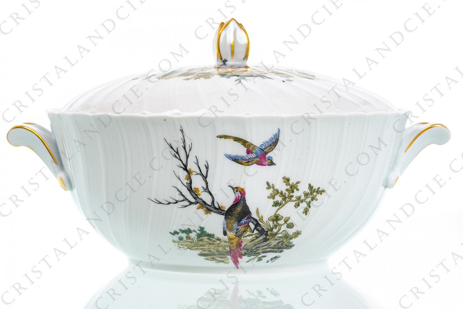 Soup tureen in china of Limoges by Bernardaud pattern Sceaux, decorated with polychromes couples of pheasants photo-1