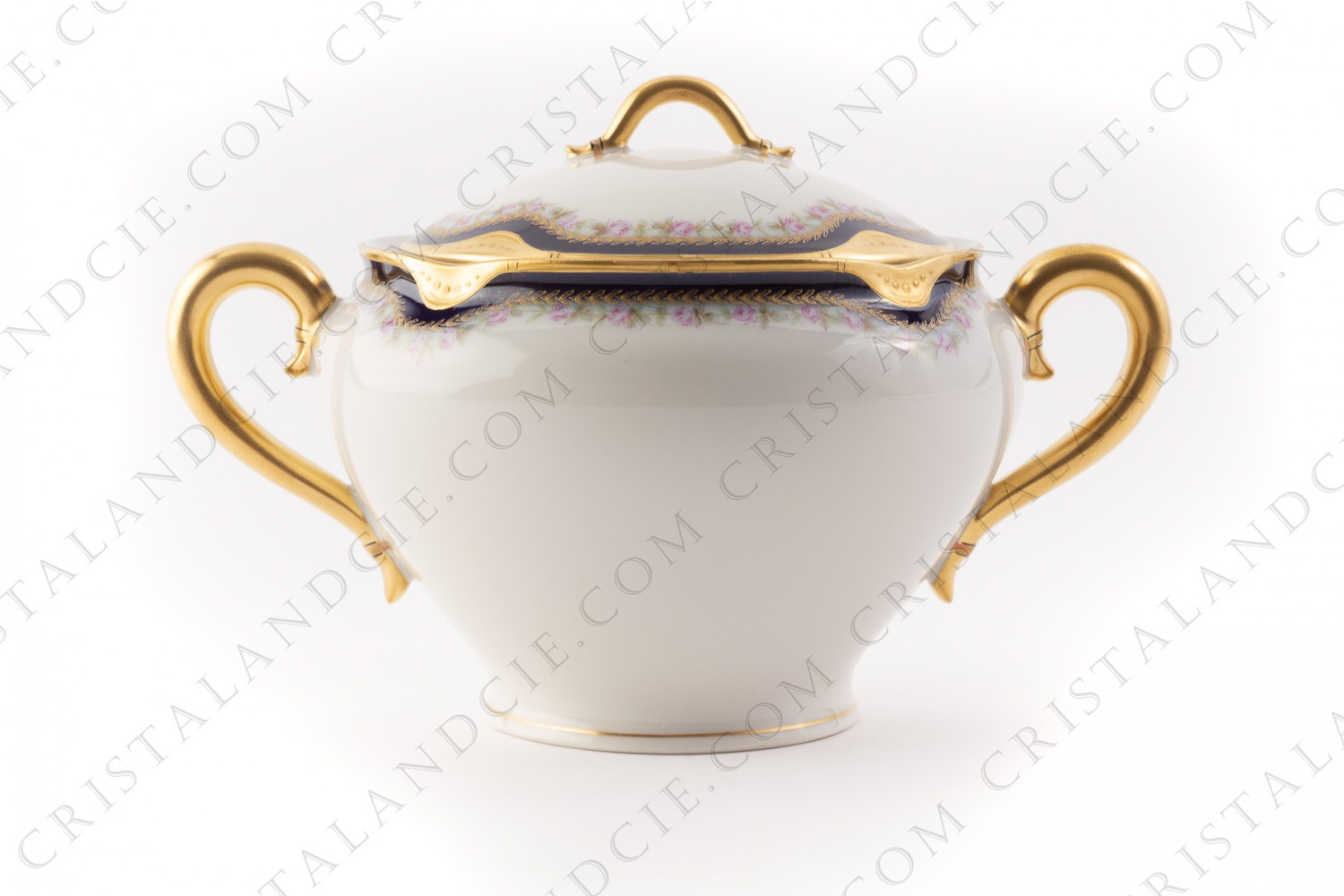 Sucrier en porcelaine de Limoges de la maison Haviland à décor de bandes bleu de four et or peintes à la main et de frises de roses polychromes photo-1