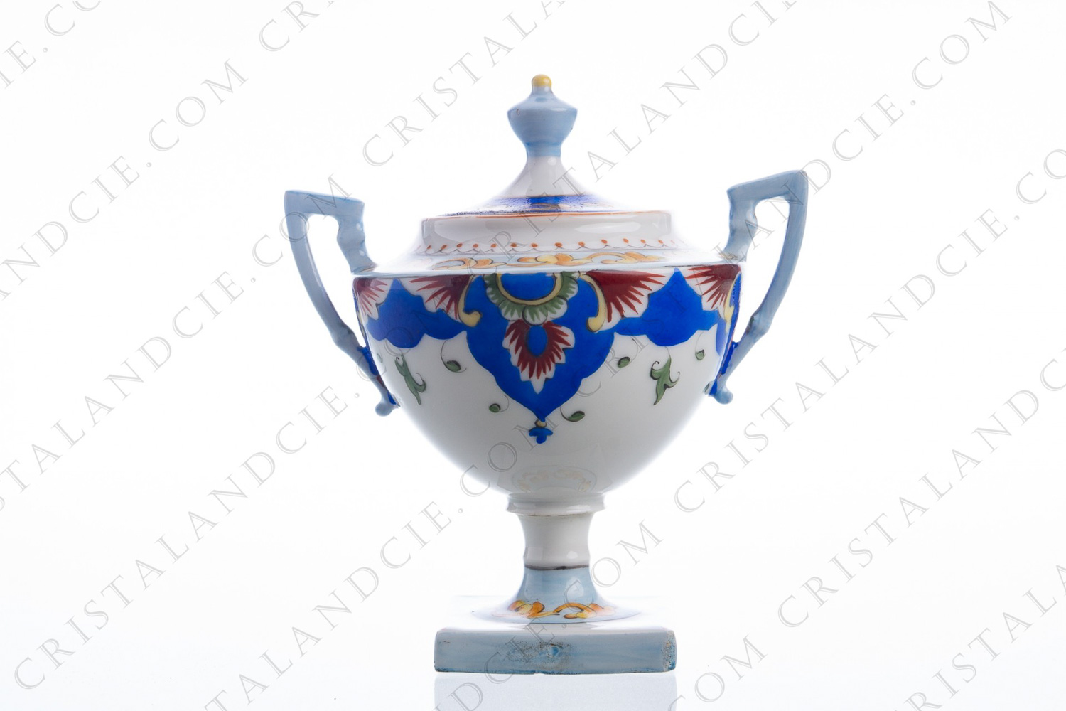 Sucrier en porcelaine de Limoges de la maison Tressemann et Vogt (Raynaud) présentant un important décor polychrome peint à la main photo-1