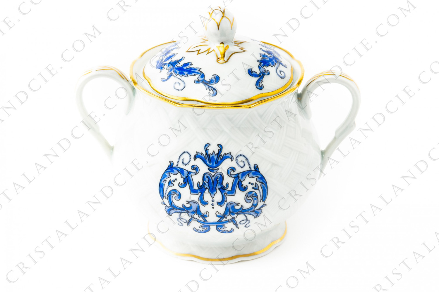 Sucrier en porcelaine de Limoges de la maison Bernardaud modèle Louis XIII à décor de vannerie et d arabesques végétales bleues photo-1