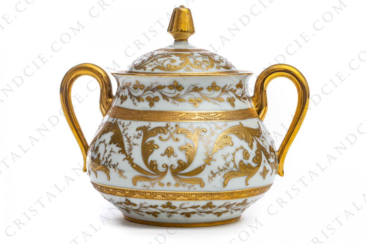 Sucrier en porcelaine de Paris décoré par les ateliers Le Tallec à décors de feuilles d acanthes or peintes et émaillées à la main photo-1