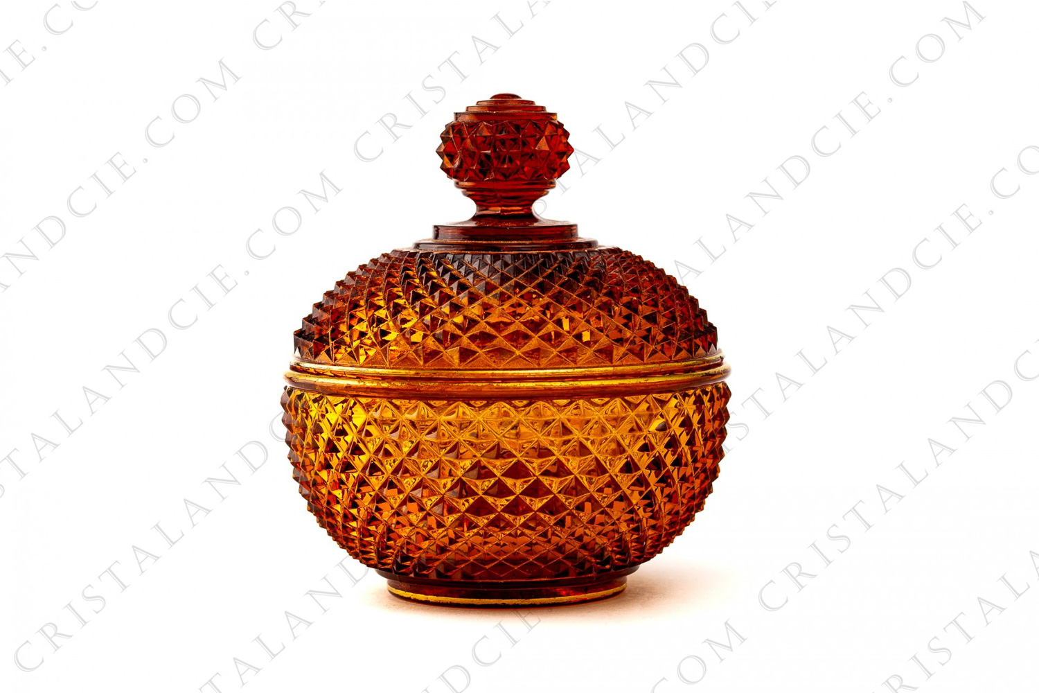 Sucrier en cristal ambre moulé de Baccarat orné de pointes de diamant et filets dorés photo-1