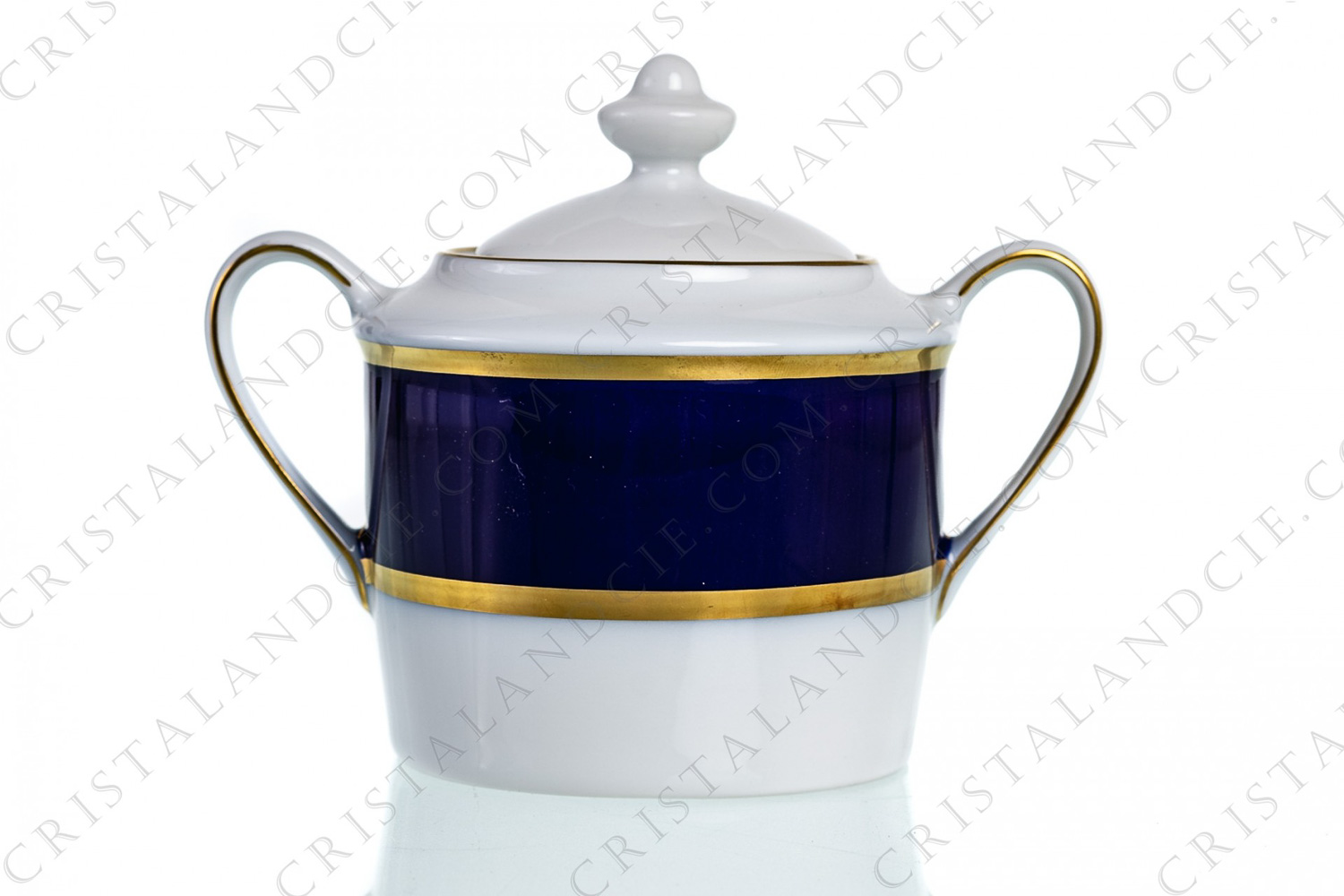 Sucrier en porcelaine de Limoges de la maison Bernardaud modèle Sparte bleu de four orné d une bande bleu de four et de liserés or photo-1