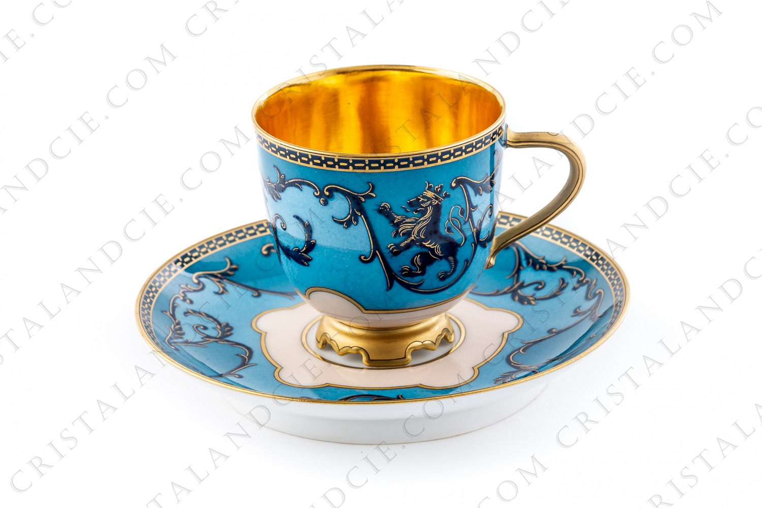 Tasse à café en porcelaine à décor peint à la main de lions couronnés et d entrelacs végétaux en camaïeu de bleus photo-1