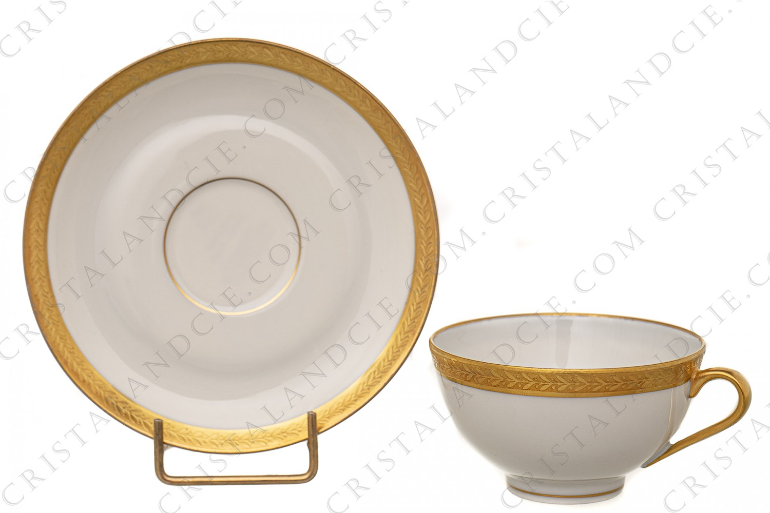 Tasse à café en porcelaine de Limoges de la maison Chastagner ornée d une frises de lauriers en incrustations or photo-1
